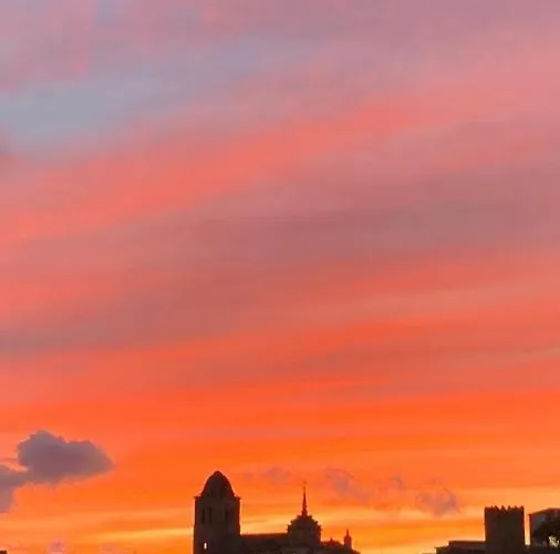 Buhardilla Rústica Mirando A Santa Catalina Jerez De Los Caballeros